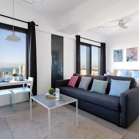 De Pastel Studio - Seaview At 218 Tropicana Near Komtar Food Heaven With Netflix & Tv Box